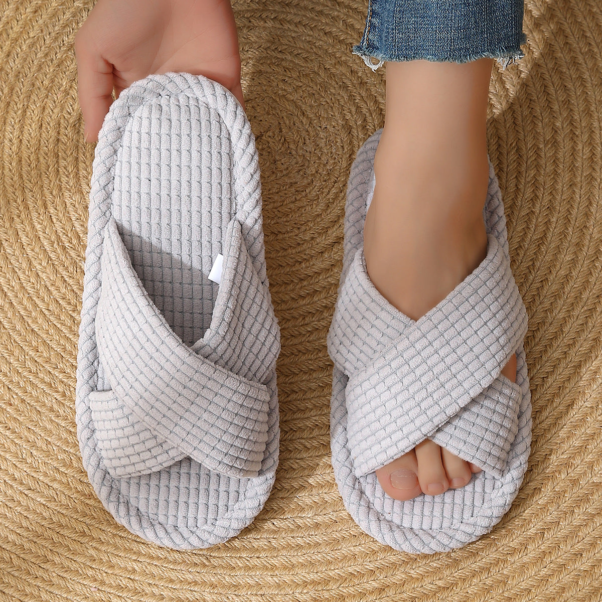 Comfortable and Moisture-Absorbing Open-Toe Women's Slippers with Cross-Strap for Spring and Autumn