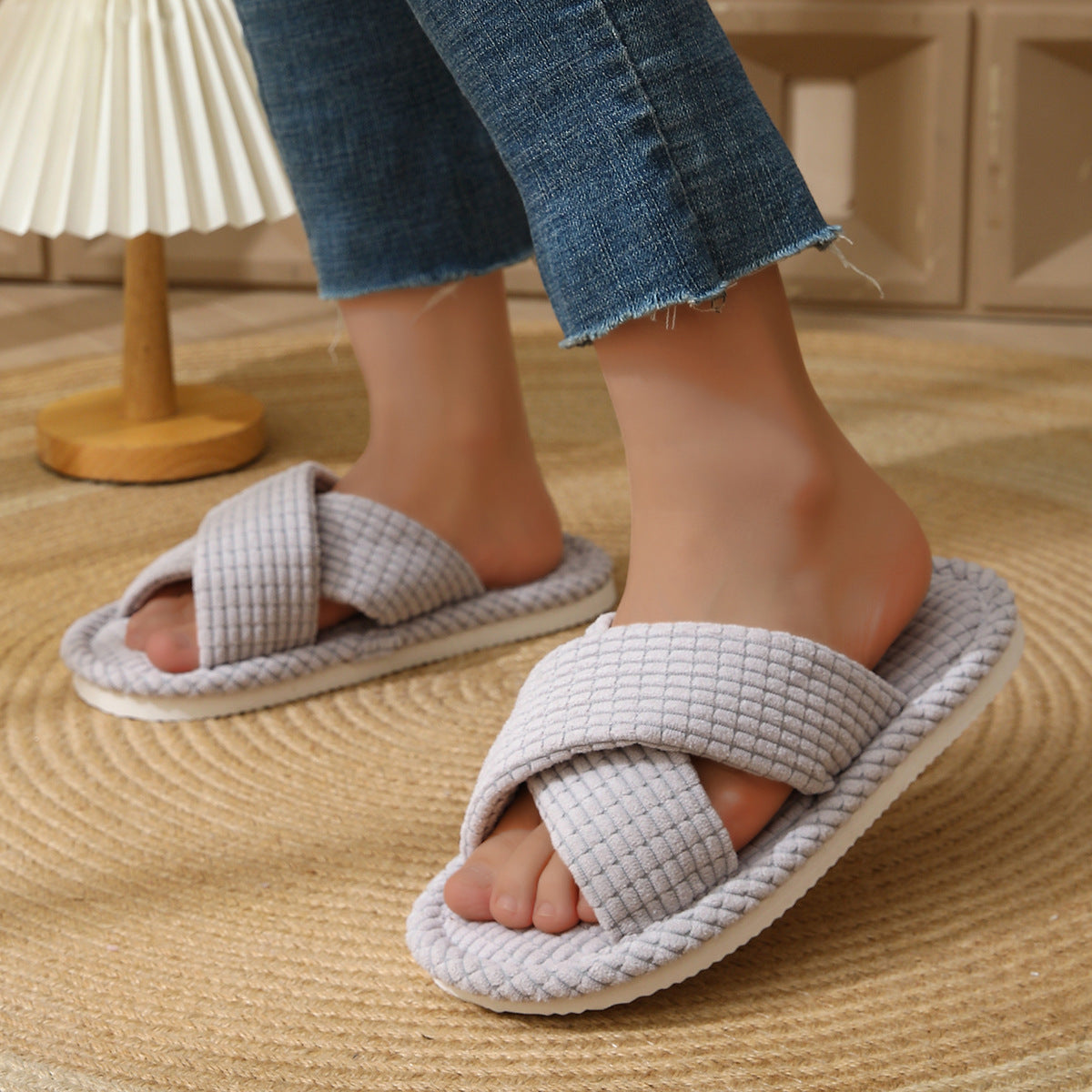 Comfortable and Moisture-Absorbing Open-Toe Women's Slippers with Cross-Strap for Spring and Autumn